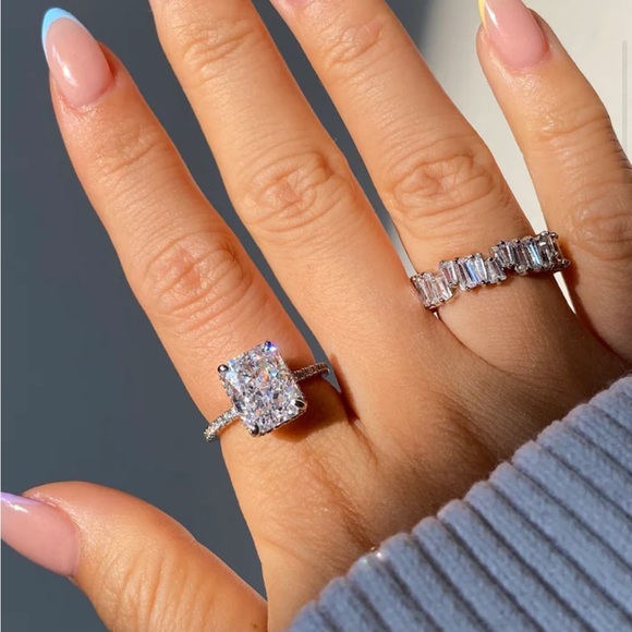 Aura ring platinum 
Size 8
Sterling silver - Picture 1 of 6